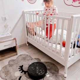 Mom's belly is growing bigger and bigger and she's having more and more trouble cleaning😝 So, even for my little room we decided on this super helper, AIRROBO P20