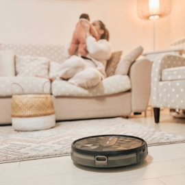 Since Nicole arrived, the time available for house cleaning has practically decreased! How did I solve it? With the P20 robot from AIRROBO!