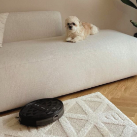 After my herniated disc, little helpers are now needed... a new family member has already moved in, our vacuum robot from AIRROBO. With three floors, this is a huge help.